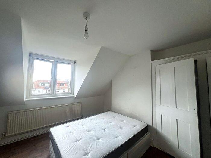 1 Bedroom Studio To Rent In Woodbourne Avenue, SW16