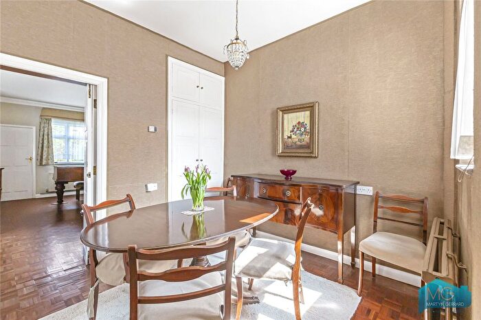 3 Bedroom Detached House For Sale In Woodside Park Road, Woodside Park, London, N12