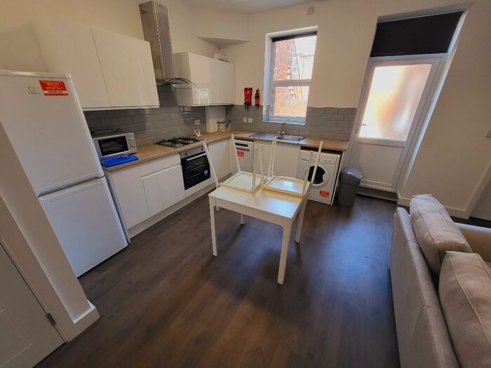 2 Bedroom Ground Flat To Rent In Simonside Terrace, Newcastle Upon Tyne, NE6