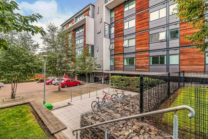 2 Bedroom Flat To Rent In Broadway, Salford, Greater Manchester, M50