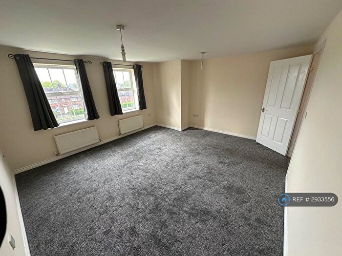 2 Bedroom Flat To Rent In Gilbert Close, Nottingham, NG5