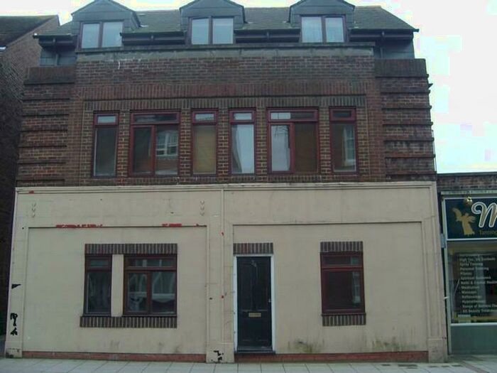 2 Bedroom Flat To Rent In East Street, Havant, Hants, PO9