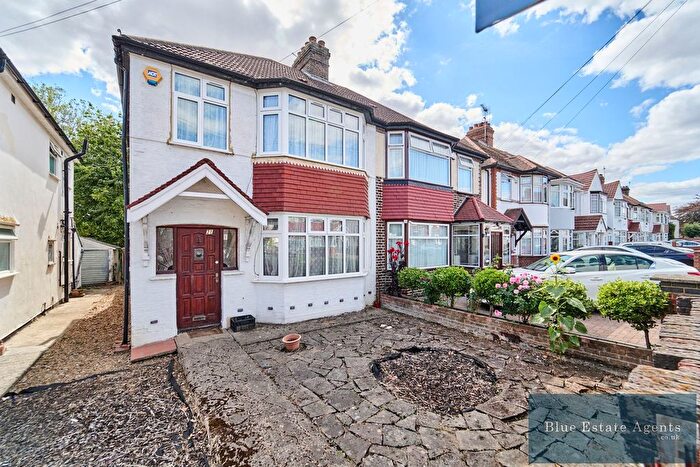 3 Bedroom Semi Detached House For Sale In Dene Avenue, Hounslow, TW3