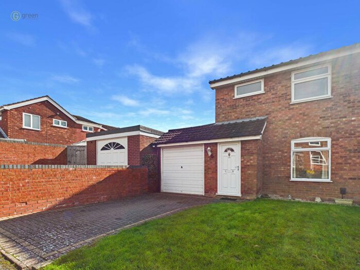3 Bedroom Semi Detached House For Sale In Sycamore, Wilnecote, Tamworth, B77