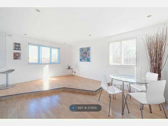 2 Bedroom Flat To Rent In Silverbirch Close, London, N11