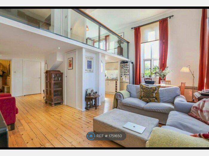 2 Bedroom Flat To Rent In St Gabriels Manor, London, SE5