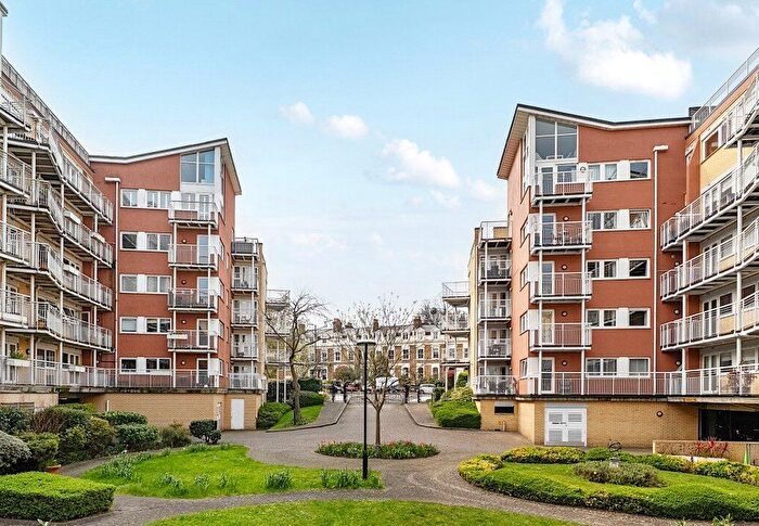 3 Bedroom Flat For Sale In Regatta House, Twickenham Road, Teddington, TW11
