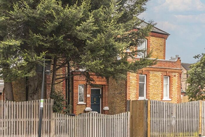 1 Bedroom Flat To Rent In Thornton Avenue, London, SW2