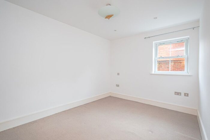 2 Bedroom Flat To Rent In Albury Road, Guildford, Surrey, GU1