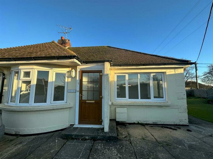 3 Bedroom Bungalow To Rent In North Close, Polegate, BN26