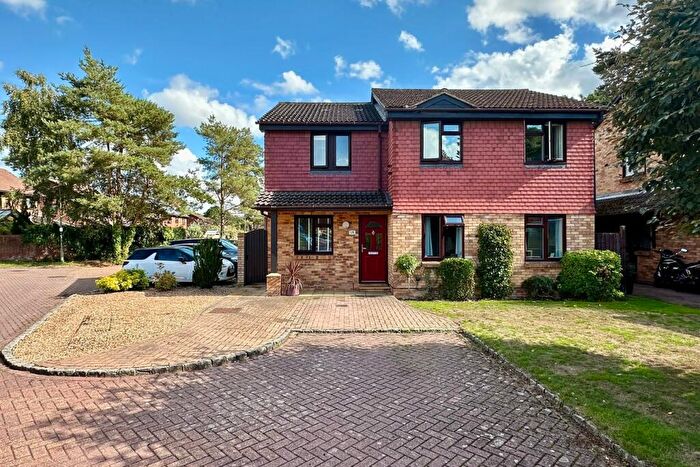 4 Bedroom Detached House For Sale In Myers Way, Frimley, GU16