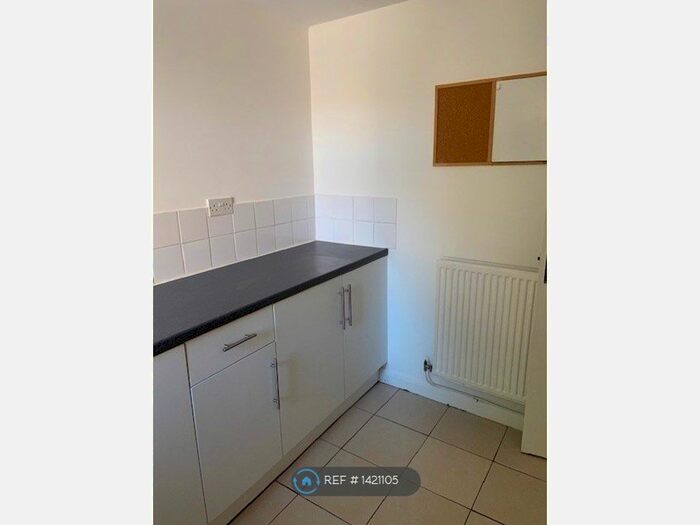 2 Bedroom Flat To Rent In High Street, Blaina, Abertillery, NP13