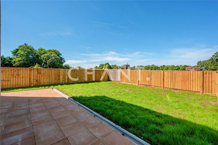 2 Bedroom Apartment To Rent In Shenley Lane, London Colney, St Albans, AL2