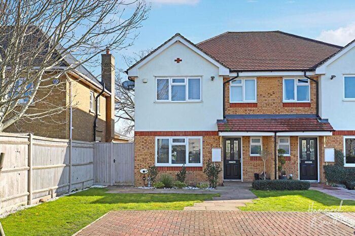 3 Bedroom Semi-Detached House For Sale In Upland Road, Thornwood, CM16