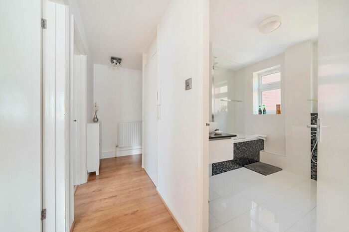 1 Bedroom Flat For Sale In Myddelton Park, Whetstone, N20