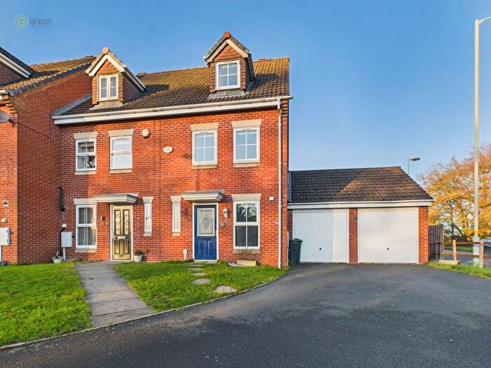 3 Bedroom End Of Terrace House For Sale In Wheatcroft Close, Four Oaks, Sutton Coldfield, B75