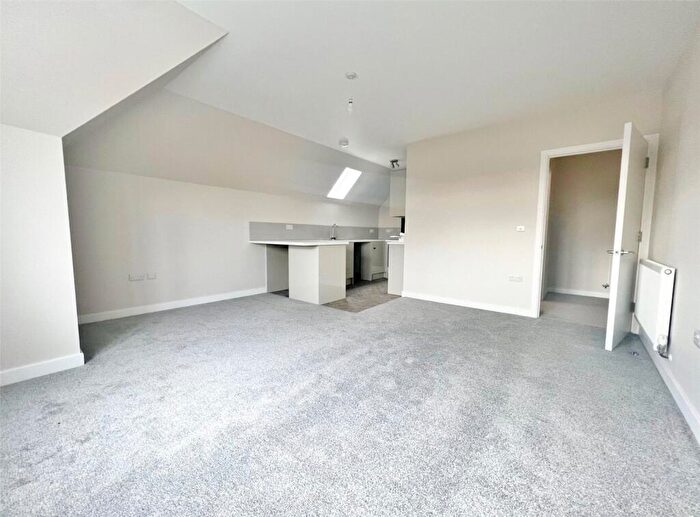 1 Bedroom Flat To Rent In Victoria Drive, Bognor Regis, West Sussex, PO21