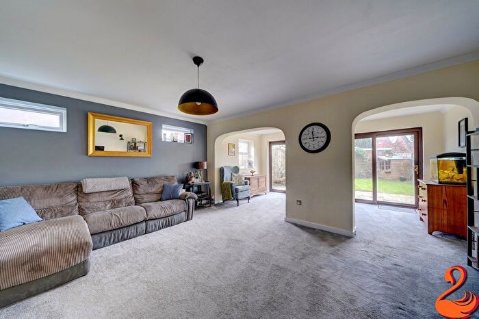 4 Bedroom Detached House For Sale In Main Street, Offenham, WR11