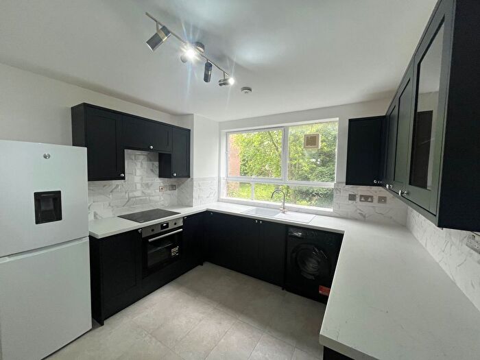 2 Bedroom Flat To Rent In High Mount, Station Road, London, NW4