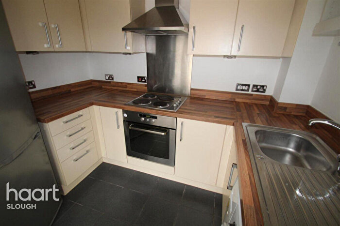 2 Bedroom Apartment To Rent In Aspects Court, Slough, SL1