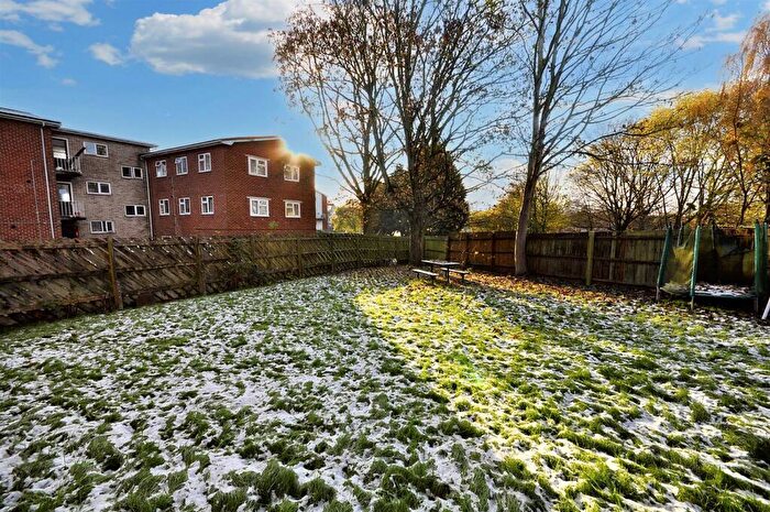 2 Bedroom Flat To Rent In Crown Way, Leamington Spa, CV32