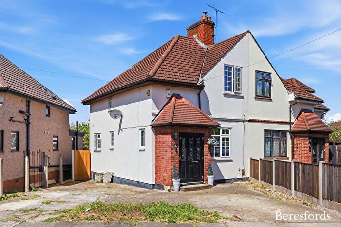 3 Bedroom Semi-Detached House For Sale In Crescent Avenue, Hornchurch, RM12