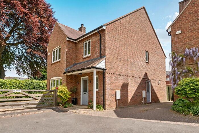 4 Bedroom Detached House For Sale In Elm Grove, Calne, SN11