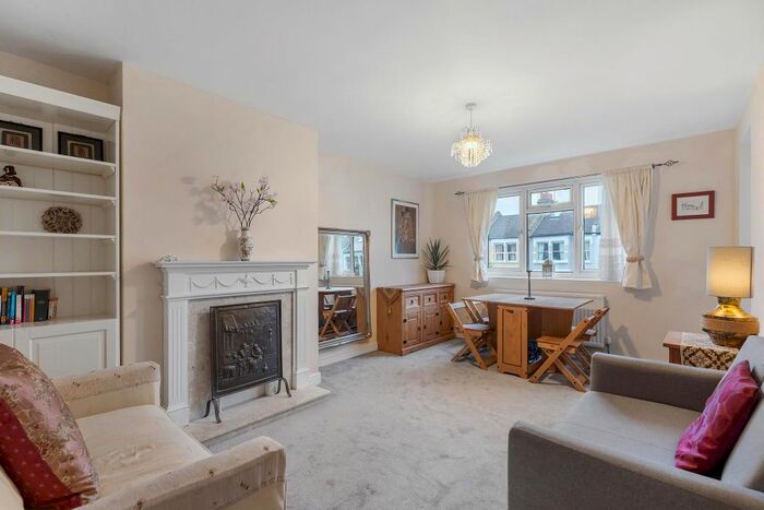 1 Bedroom Flat To Rent In Fulham Road, London, SW6