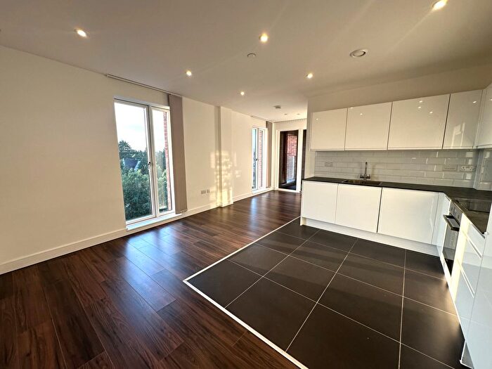 1 Bedroom Flat To Rent In Vicarage Road, Watford, WD18