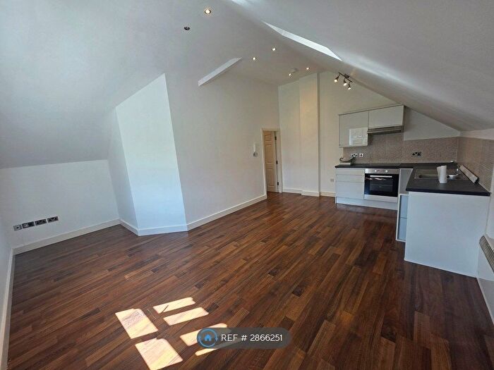 2 Bedroom Flat To Rent In King Edward St, Normanton, WF6