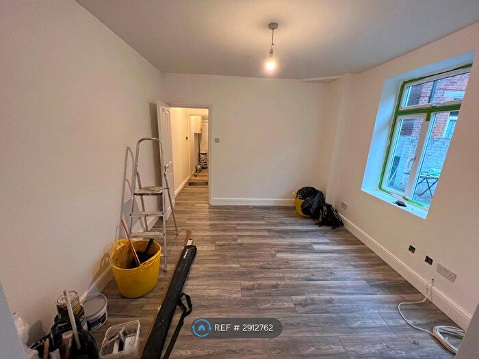 Studio To Rent In Walm Lane, London, NW2