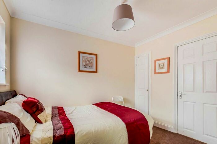 1 Bedroom Property To Rent In Furzefield, West Green, RH11