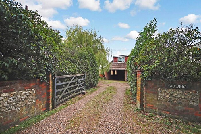 4 Bedroom Semi-Detached House For Sale In Rossway, Berkhamsted, HP4