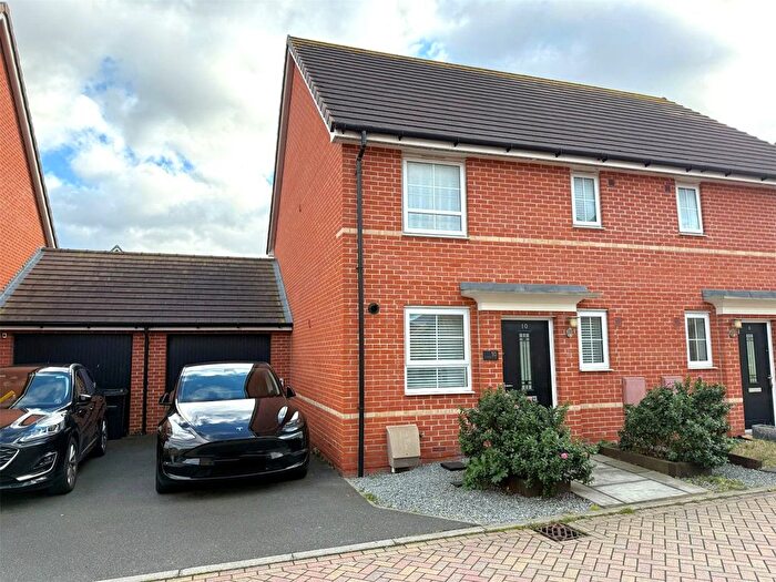 3 Bedroom Semi Detached House For Sale In Addington Close, Stanford-Le-Hope, Essex, SS17