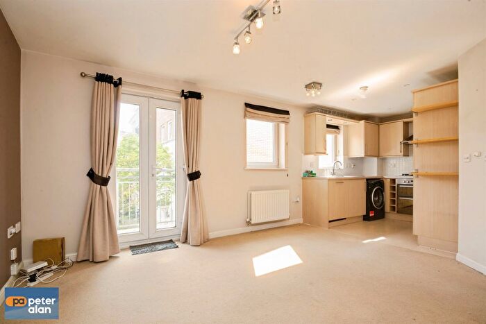 2 Bedroom Flat For Sale In Burford Gardens, Cardiff, CF11