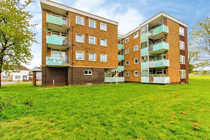 2 Bedroom Flat For Sale In Kendal Avenue, Southampton, Hampshire, SO16