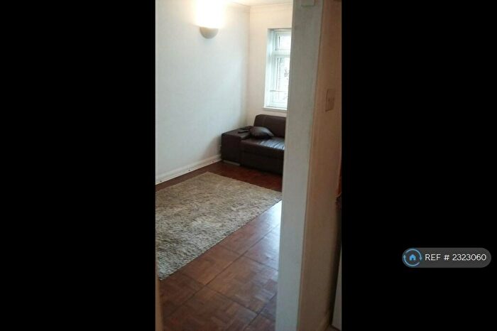 1 Bedroom Flat To Rent In Westfield Park, Pinner, HA5