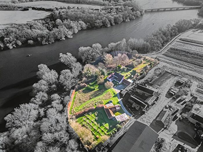 5 Bedroom Detached House For Sale In Tattingstone, Suffolk, IP9