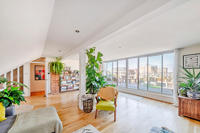 2 Bedroom Flat For Sale In First Avenue, Hove, BN3