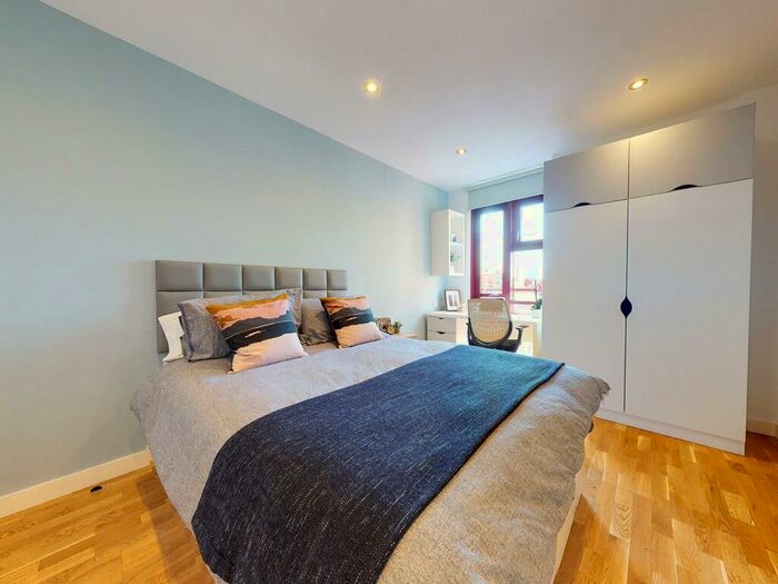 2 Bedroom Apartment To Rent In Great George Street, Leeds, West Yorkshire, LS1