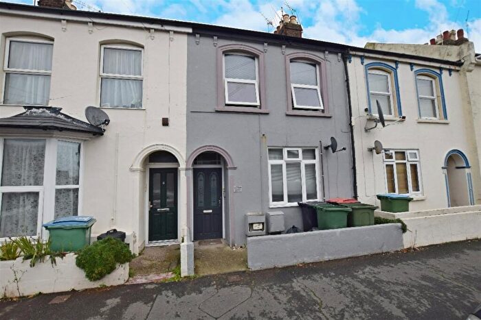 2 Bedroom Flat To Rent In Lyon Street Bottom Flat, Bognor Regis, PO21