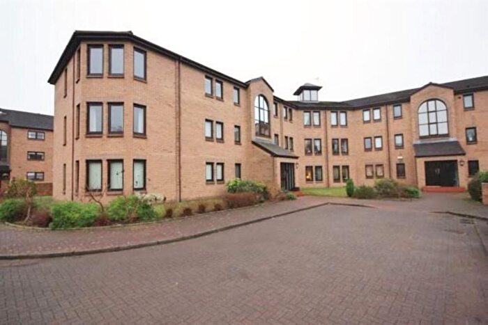 2 Bedroom Flat To Rent In Spacious Bed With Parking At Burgh Hall St, G11