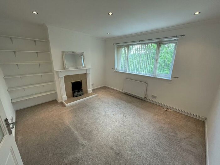 2 Bedroom Flat To Rent In The Hill, Church Hill, CR3