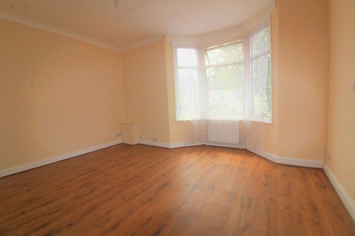 3 Bedroom Flat To Rent In Clarence Road, Enfield, EN3