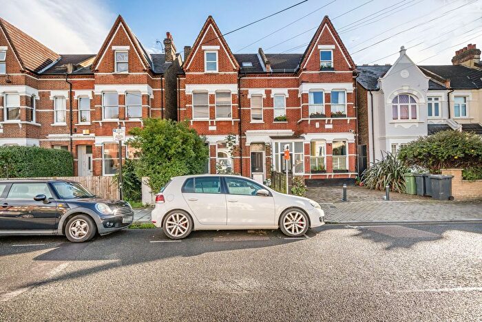 1 Bedroom Flat To Rent In Gleneagle Road, Streatham, London, SW16