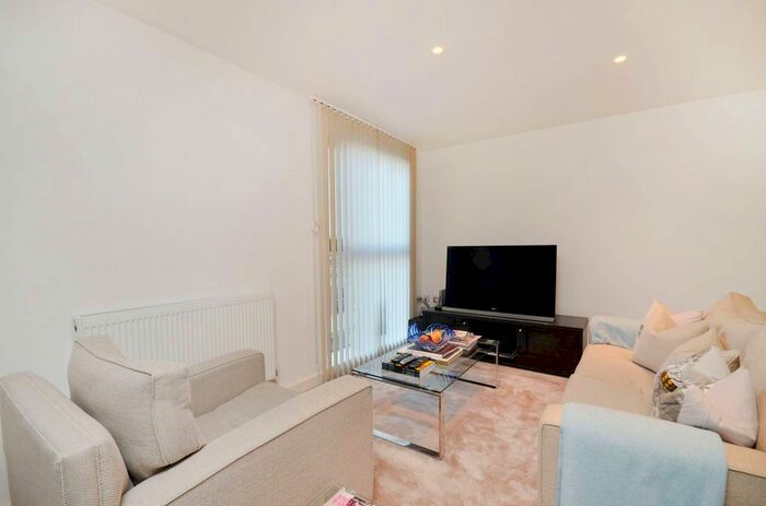 2 Bedroom Flat To Rent In Alexandra Terrace, Guildford, GU1