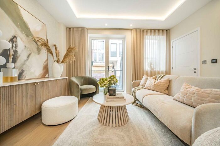 3 Bedroom Flat For Sale In Warwick Road, Ealing, W5