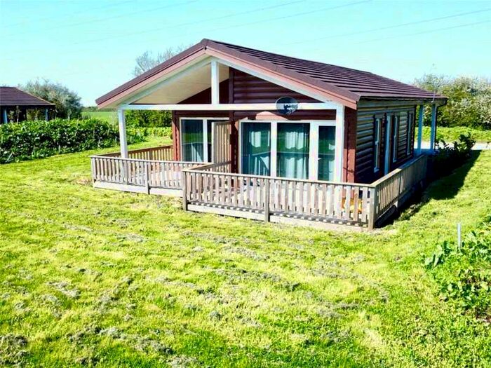 2 Bedroom Bungalow To Rent In Lower Lakes, Chilton Trinity, Bridgwater, Somerset, TA5