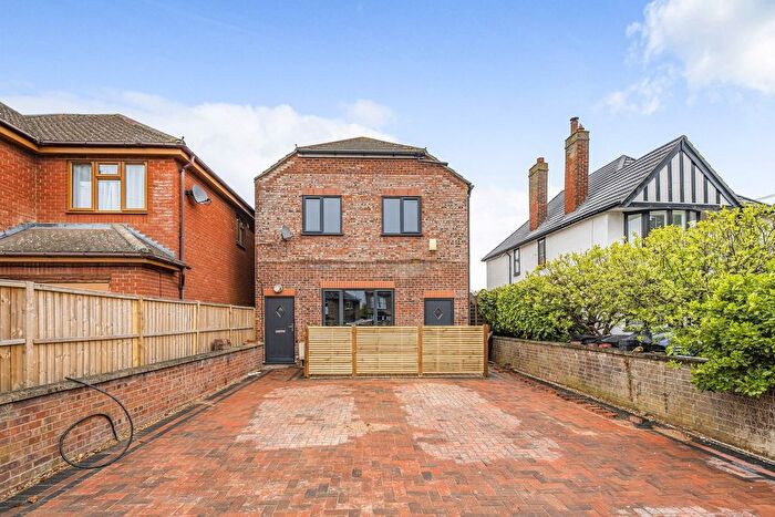 2 Bedroom Flat To Rent In High Street, Stotfold, Hitchin, SG5