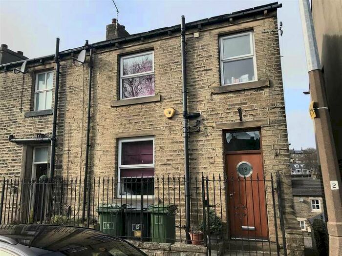 3 Bedroom End Of Terrace House To Rent In Beaumont Street, Netherton, Huddersfield, HD4